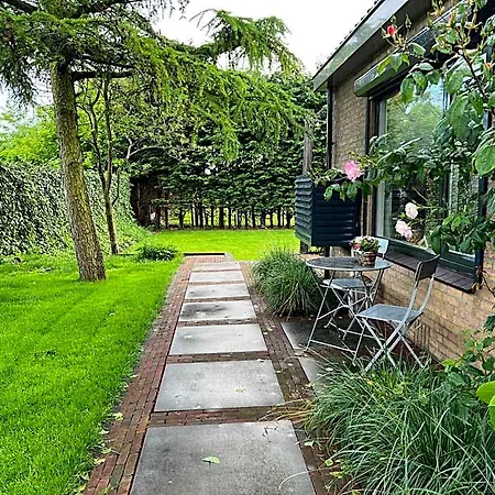 Bed & Breakfast Paauwze 3*